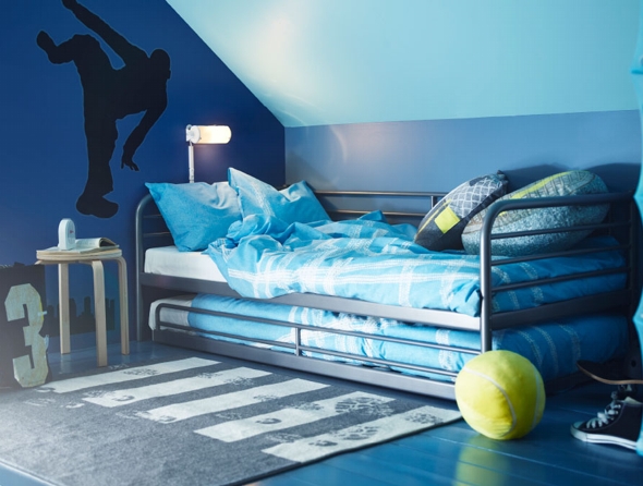 фото синего интерьера детской икеа кровать сверта